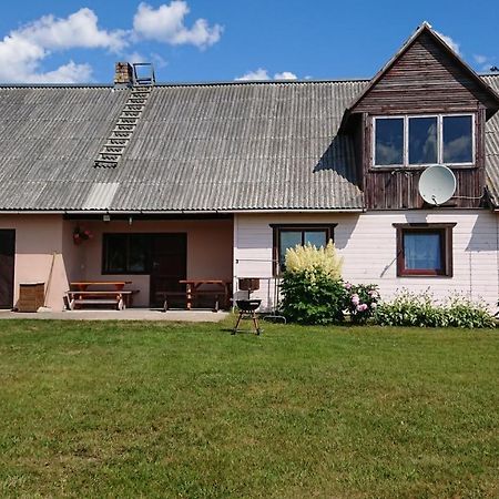Ferienwohnung Dzivoklis Pirmie Zalmezi Jurkalne Exterior foto